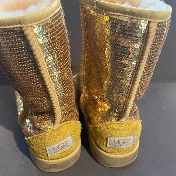 Ugg Women’s Gold Shiny Boots - Picture 15 of 16